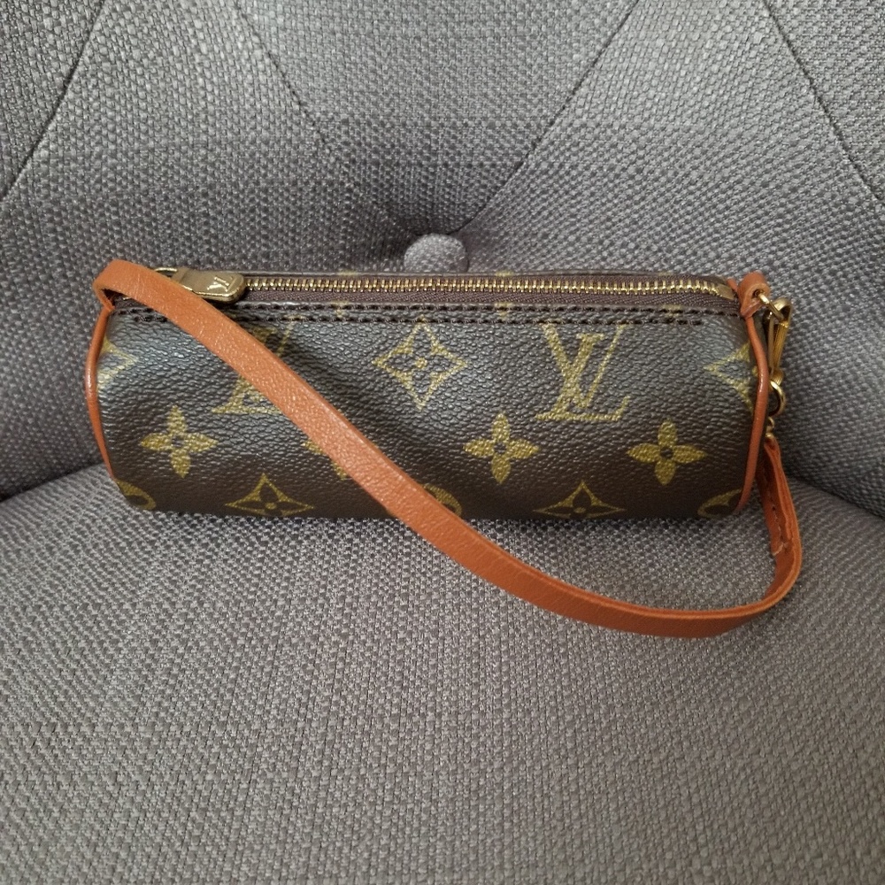 Lv Pouch.. "FIRM PRICE" Never been used..